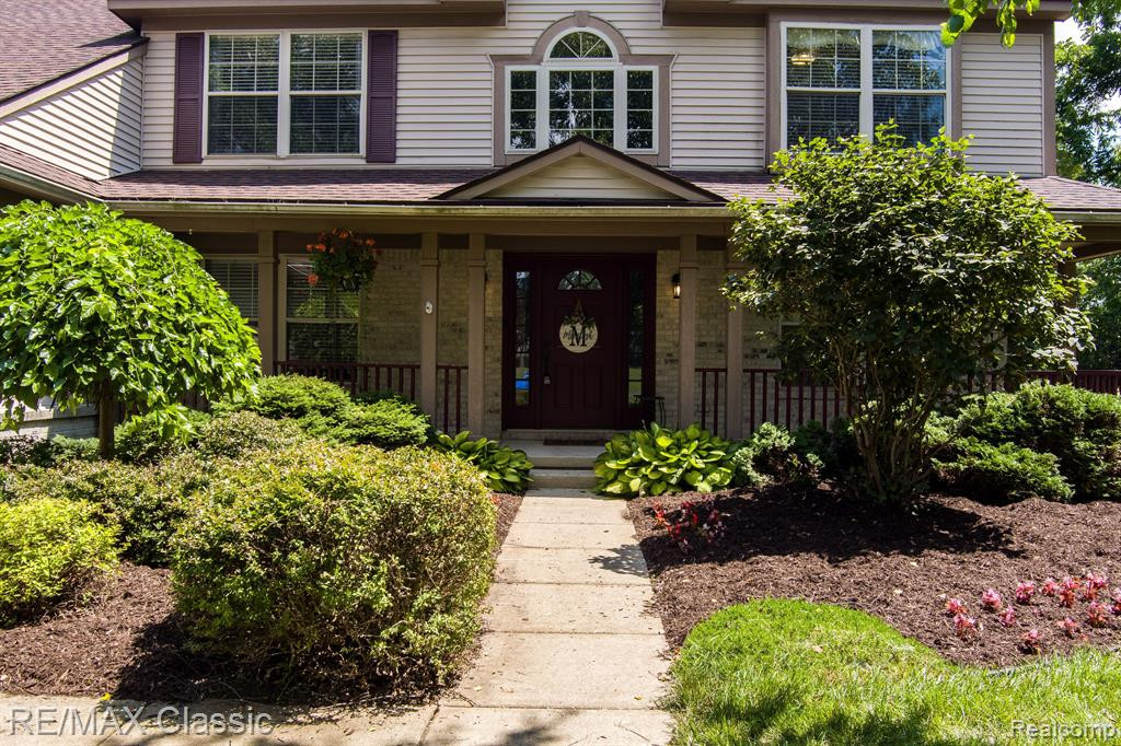 7184 HICKORY CREEK Drive, Dexter, MI 48130 — Photo 2