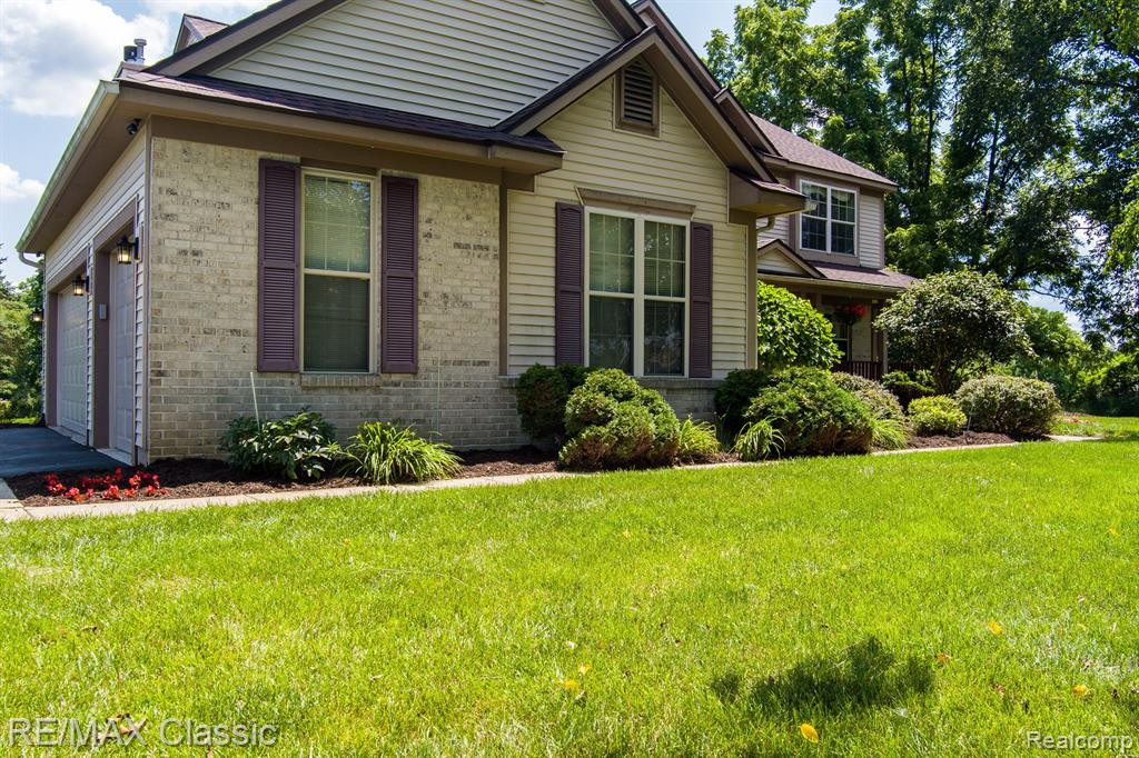 7184 HICKORY CREEK Drive, Dexter, MI 48130 — Photo 3