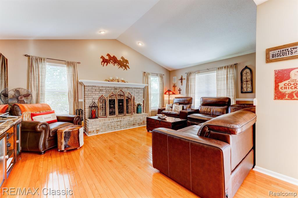 7184 HICKORY CREEK Drive, Dexter, MI 48130 — Photo 8