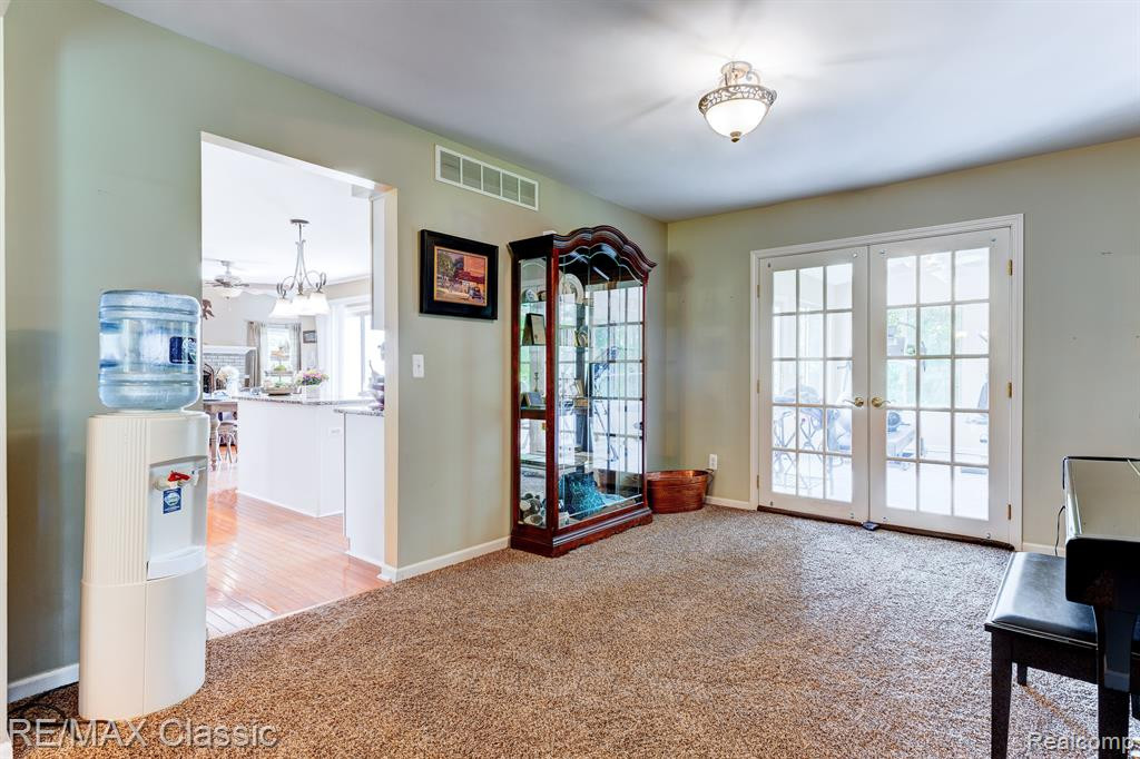 7184 HICKORY CREEK Drive, Dexter, MI 48130 — Photo 16
