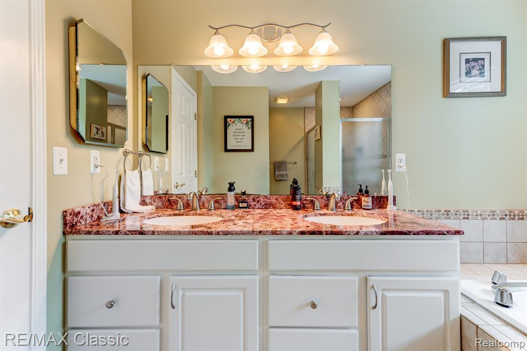 7184 HICKORY CREEK Drive, Dexter, MI 48130 — Photo 23