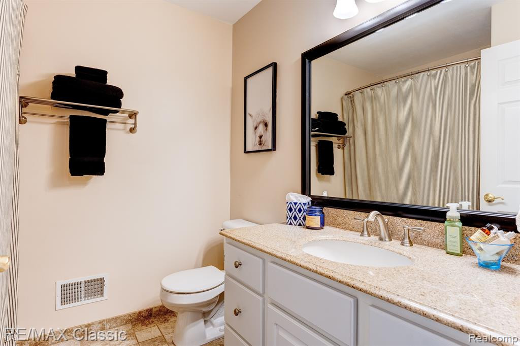 7184 HICKORY CREEK Drive, Dexter, MI 48130 — Photo 29