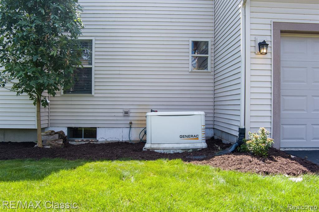 7184 HICKORY CREEK Drive, Dexter, MI 48130 — Photo 37