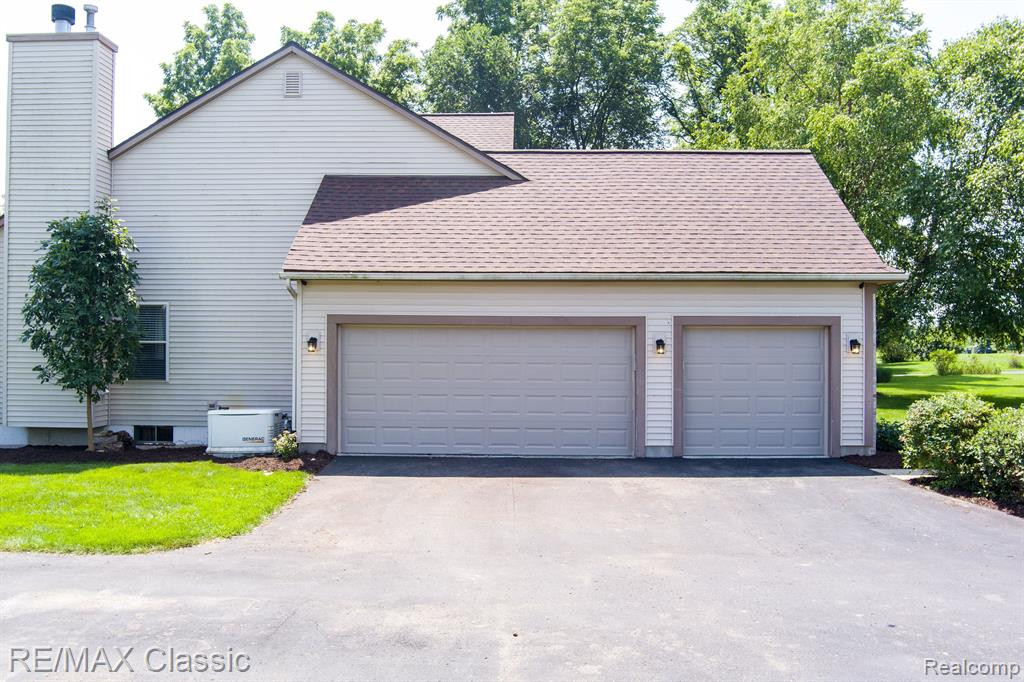 7184 HICKORY CREEK Drive, Dexter, MI 48130 — Photo 38