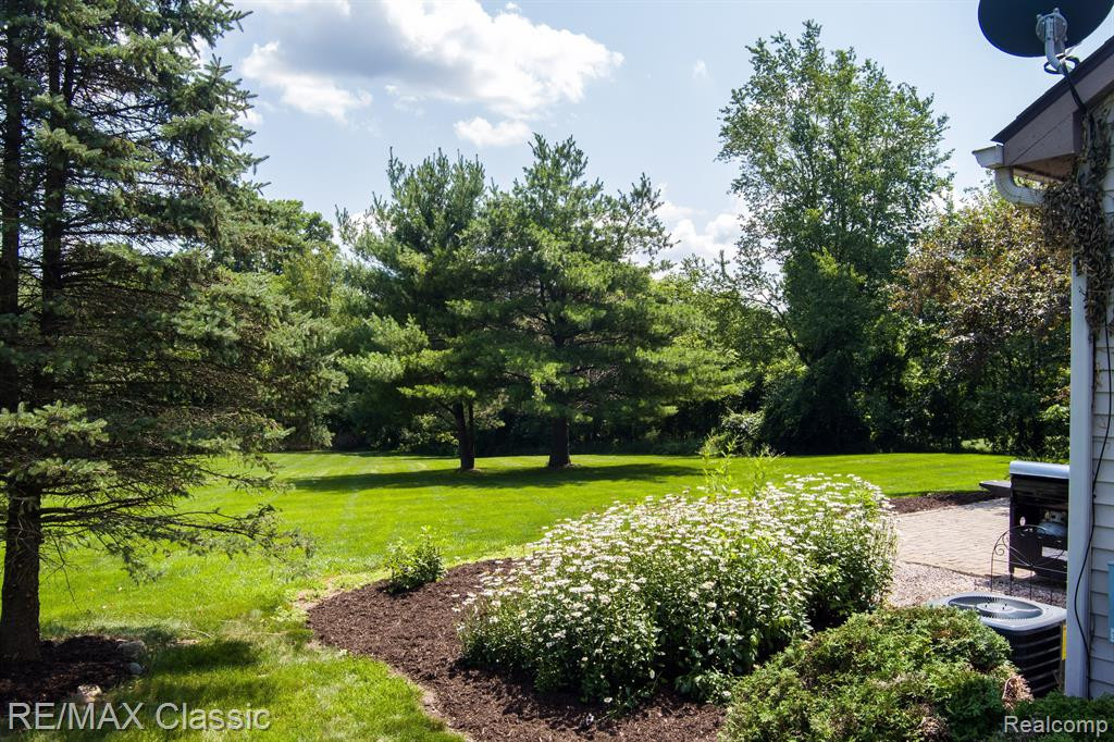 7184 HICKORY CREEK Drive, Dexter, MI 48130 — Photo 47
