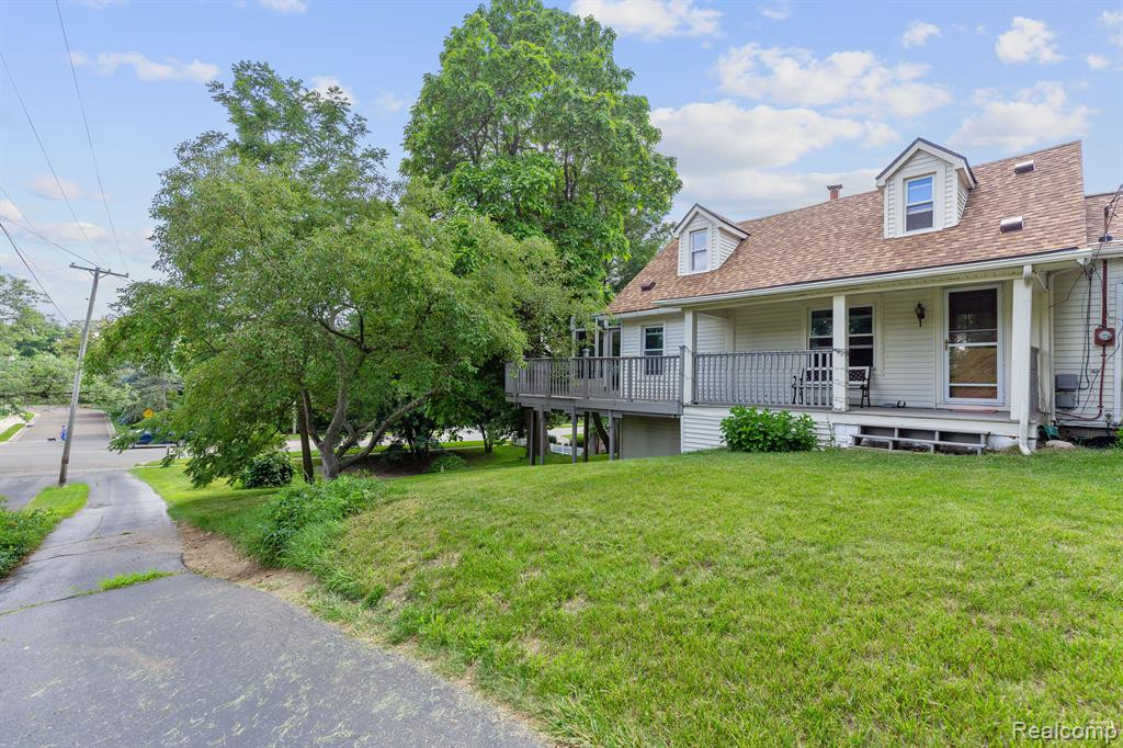 67 W BURDICK Street, Oxford, MI 48371 — Photo 2