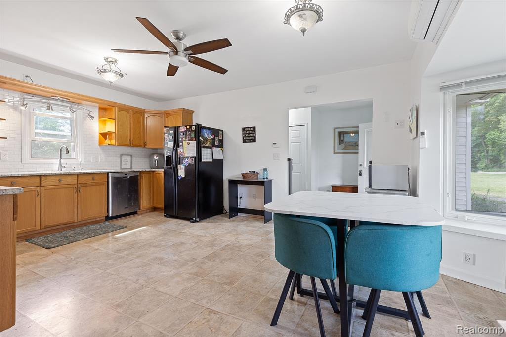 67 W BURDICK Street, Oxford, MI 48371 — Photo 11