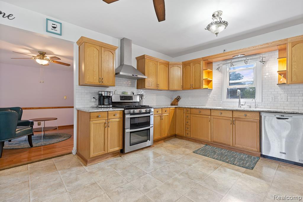67 W BURDICK Street, Oxford, MI 48371 — Photo 14