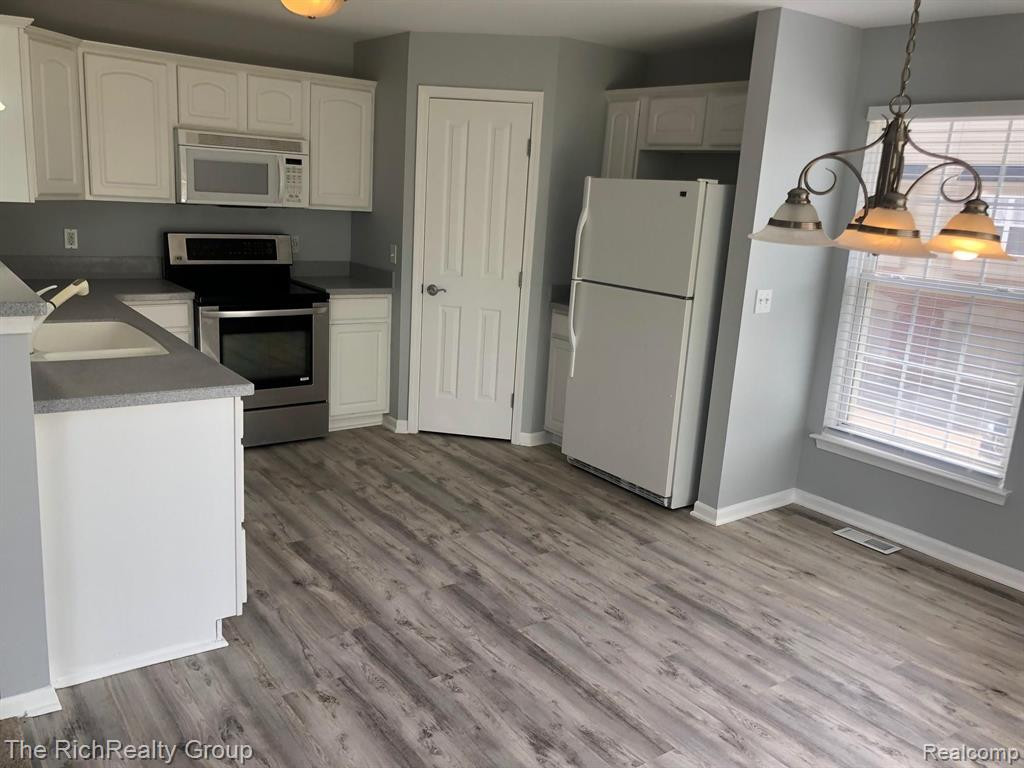 4131 ELIZABETH Avenue, Canton, MI 48188 — Photo 5