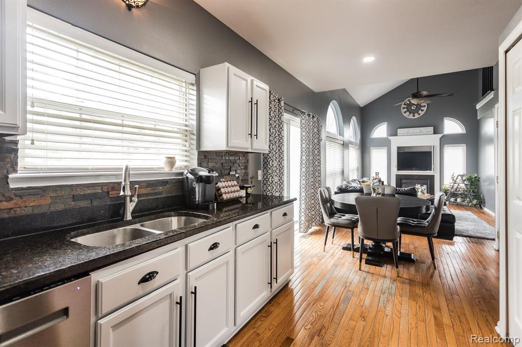 7198 DEERTRACK Drive, Ypsilanti, MI 48197 — Photo 13