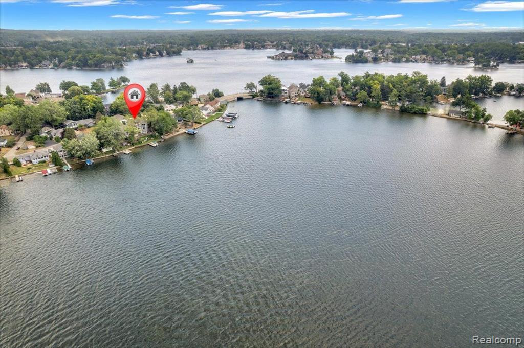 130 HIGHLAND Avenue, Lake Orion, MI 48362 — Photo 2