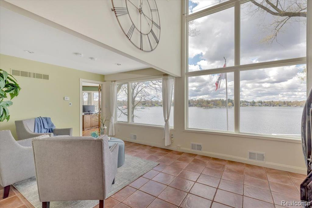130 HIGHLAND Avenue, Lake Orion, MI 48362 — Photo 7