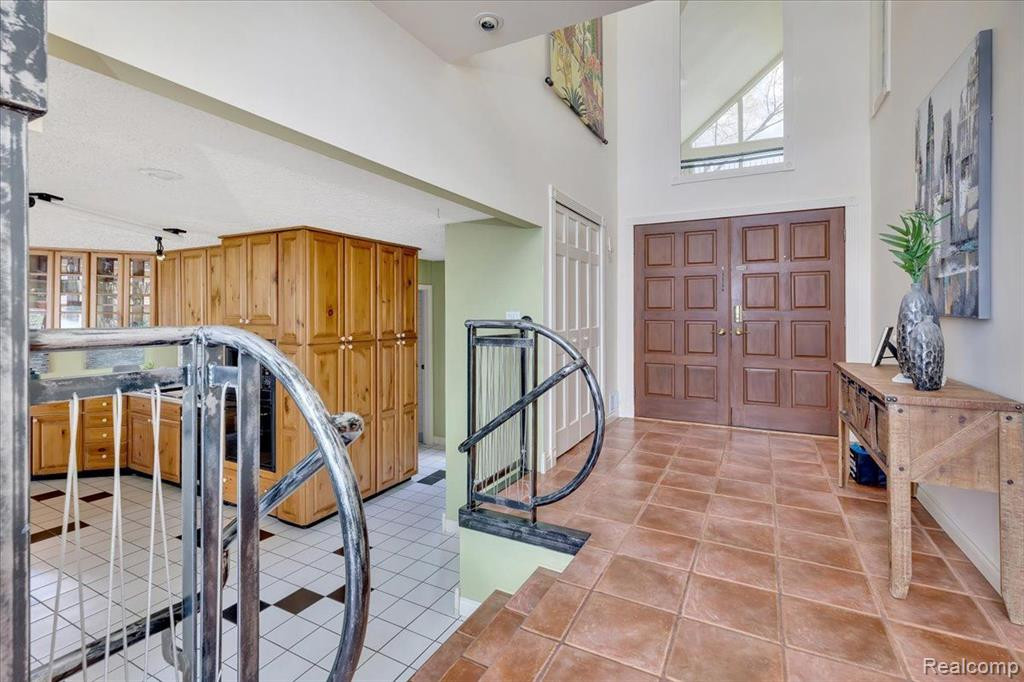 130 HIGHLAND Avenue, Lake Orion, MI 48362 — Photo 8
