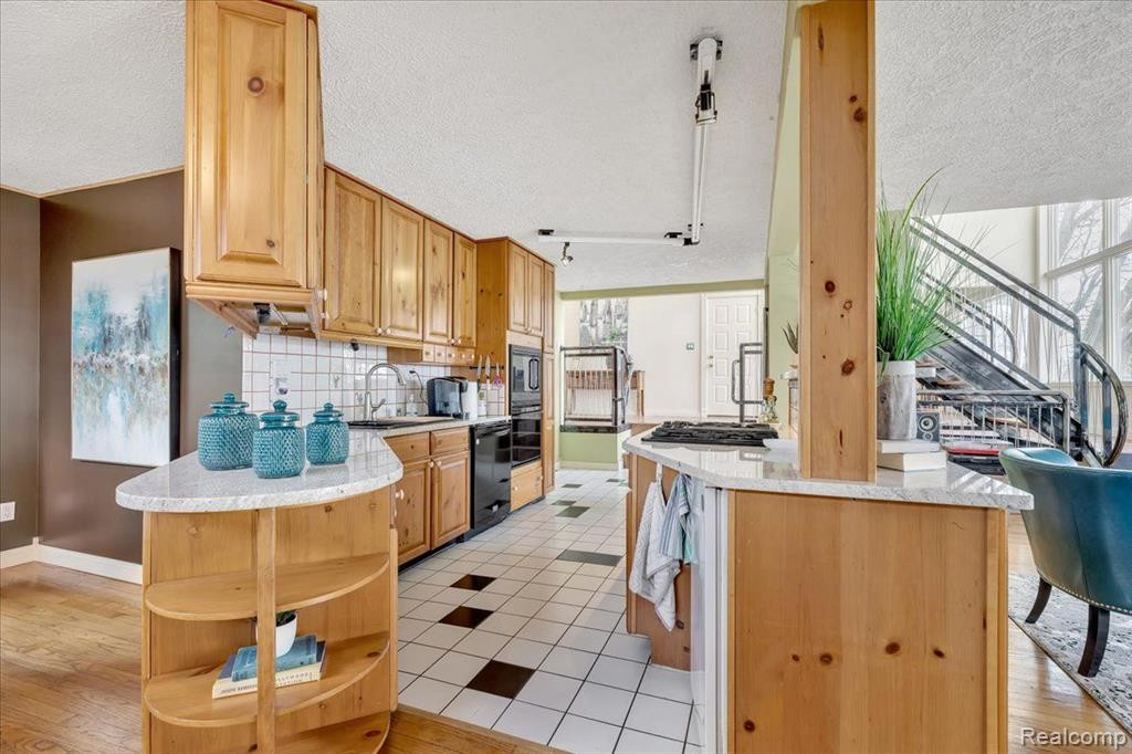130 HIGHLAND Avenue, Lake Orion, MI 48362 — Photo 19