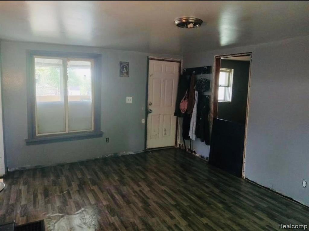 5630 GENESEE Avenue, Otter Lake, MI 48464 — Photo 3
