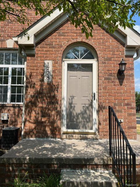 1778 CAMPAU FARMS Circle, 53-15, Detroit, MI 48207 — Photo 3