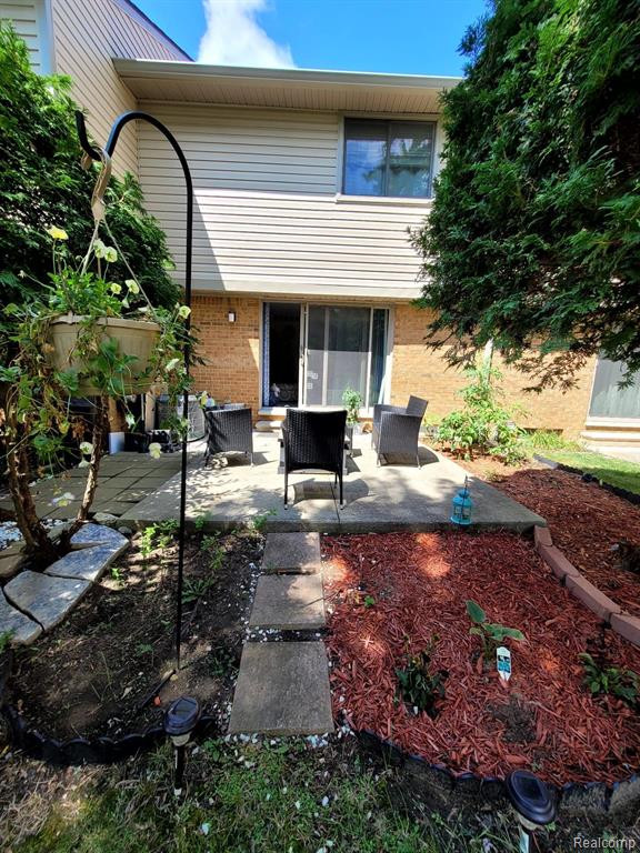 3912 OLD CREEK Road, Troy, MI 48084 — Photo 3
