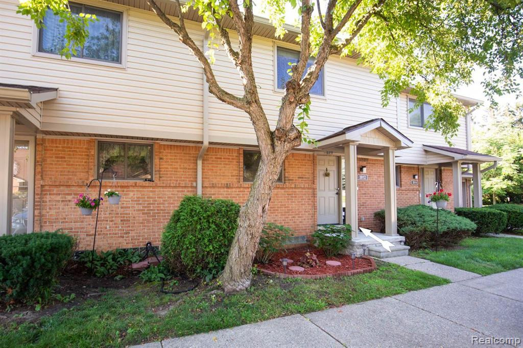 3912 OLD CREEK Road, Troy, MI 48084 — Photo 5