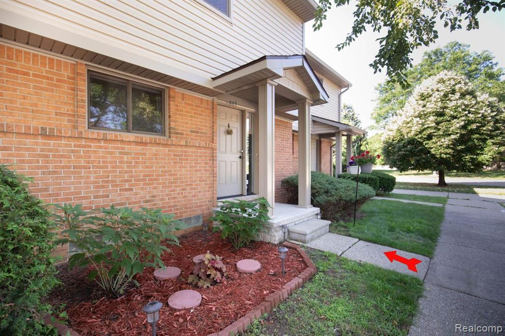 3912 OLD CREEK Road, Troy, MI 48084 — Photo 6