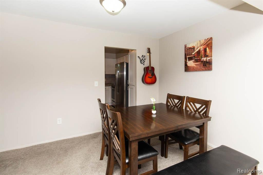 3912 OLD CREEK Road, Troy, MI 48084 — Photo 11
