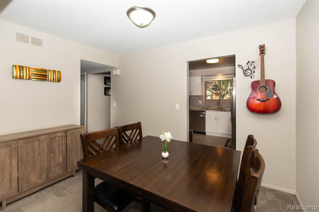 3912 OLD CREEK Road, Troy, MI 48084 — Photo 12