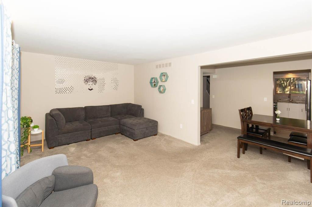 3912 OLD CREEK Road, Troy, MI 48084 — Photo 15