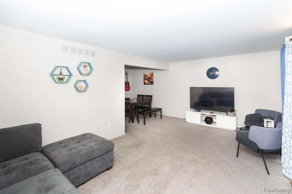 3912 OLD CREEK Road, Troy, MI 48084 — Photo 18