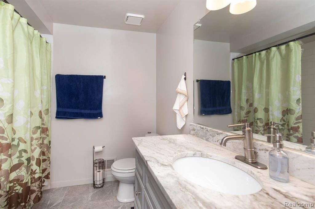 3912 OLD CREEK Road, Troy, MI 48084 — Photo 25