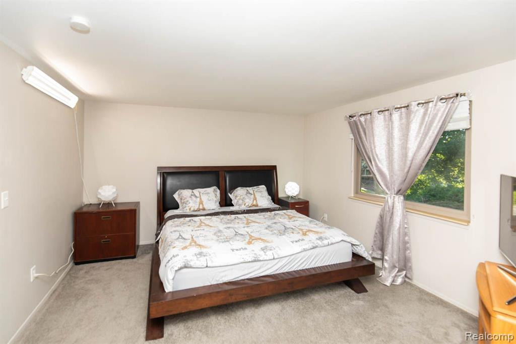 3912 OLD CREEK Road, Troy, MI 48084 — Photo 30