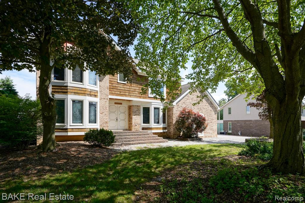 17514 Farmcrest Lane, Northville, MI 48168 — Photo 2