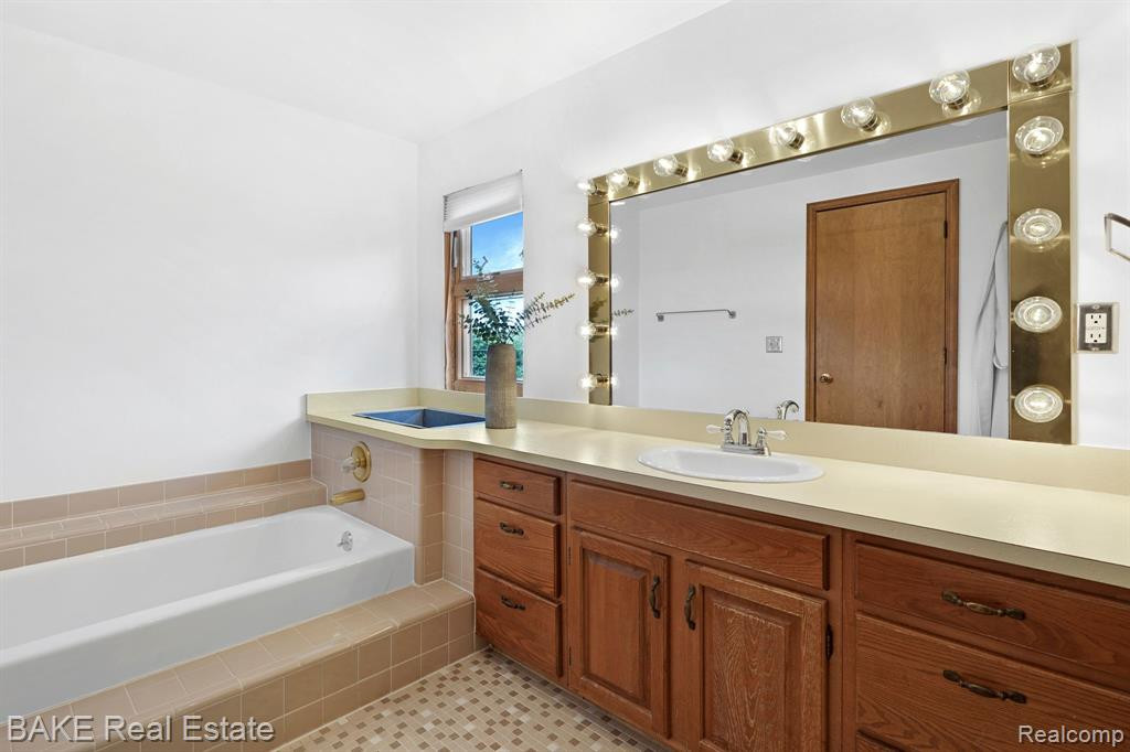 17514 Farmcrest Lane, Northville, MI 48168 — Photo 32