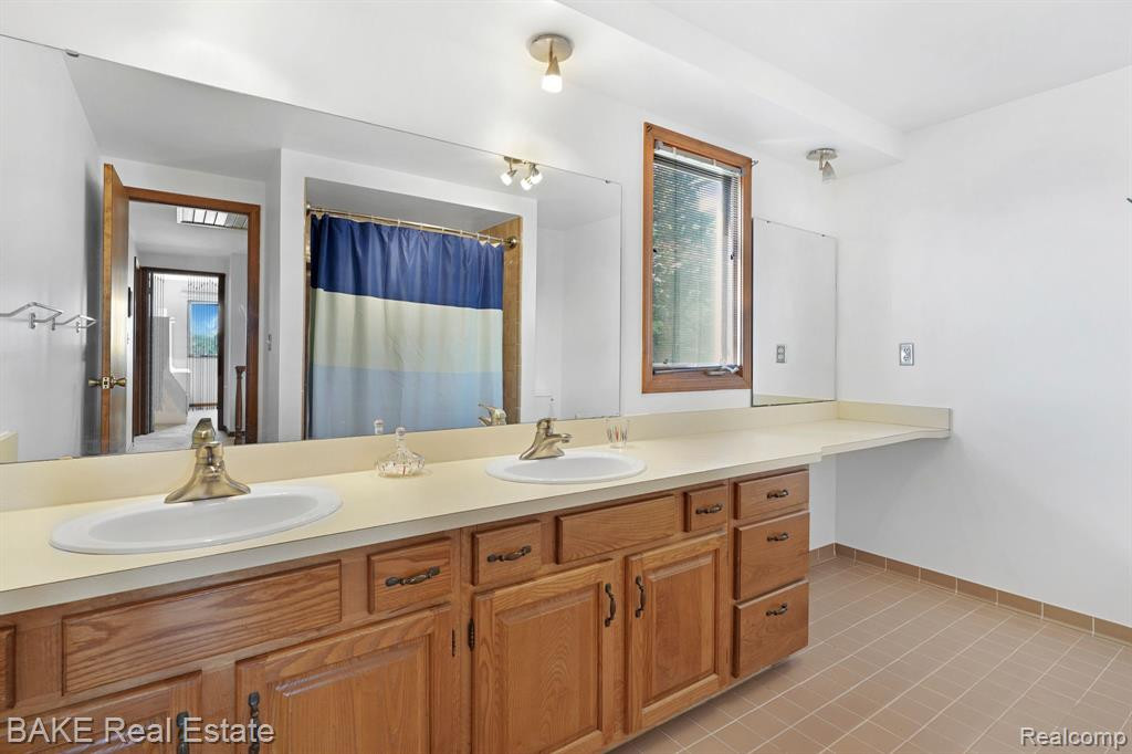 17514 Farmcrest Lane, Northville, MI 48168 — Photo 37