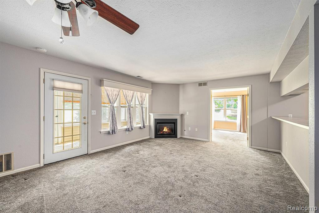 1641 WEATHERSTONE Drive, Ann Arbor, MI 48108 — Photo 4