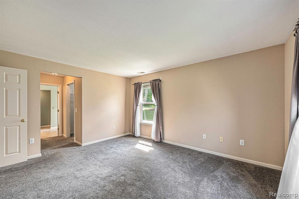 1641 WEATHERSTONE Drive, Ann Arbor, MI 48108 — Photo 8
