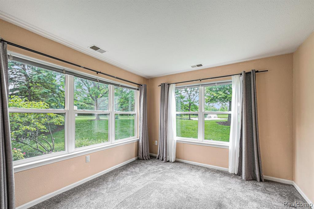 1641 WEATHERSTONE Drive, Ann Arbor, MI 48108 — Photo 9