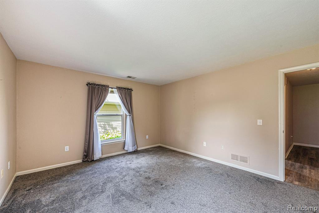 1641 WEATHERSTONE Drive, Ann Arbor, MI 48108 — Photo 13