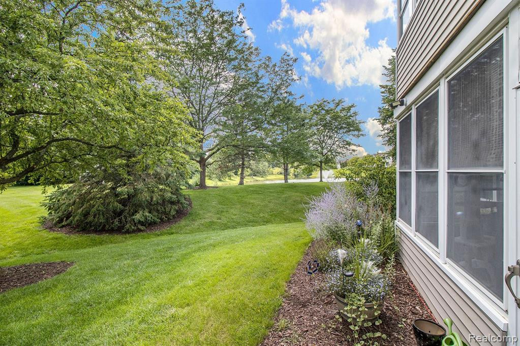 1641 WEATHERSTONE Drive, Ann Arbor, MI 48108 — Photo 20