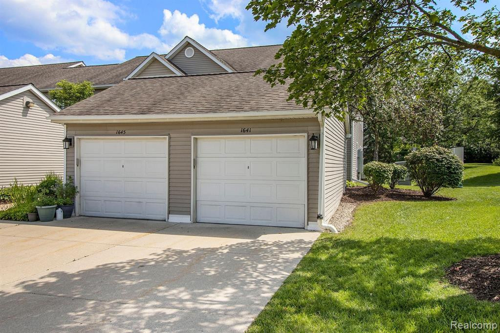 1641 WEATHERSTONE Drive, Ann Arbor, MI 48108 — Photo 21