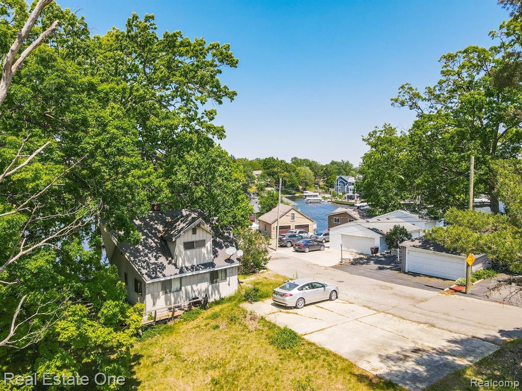 367 OAK Lane, Lake Orion, MI 48362 — Photo 8