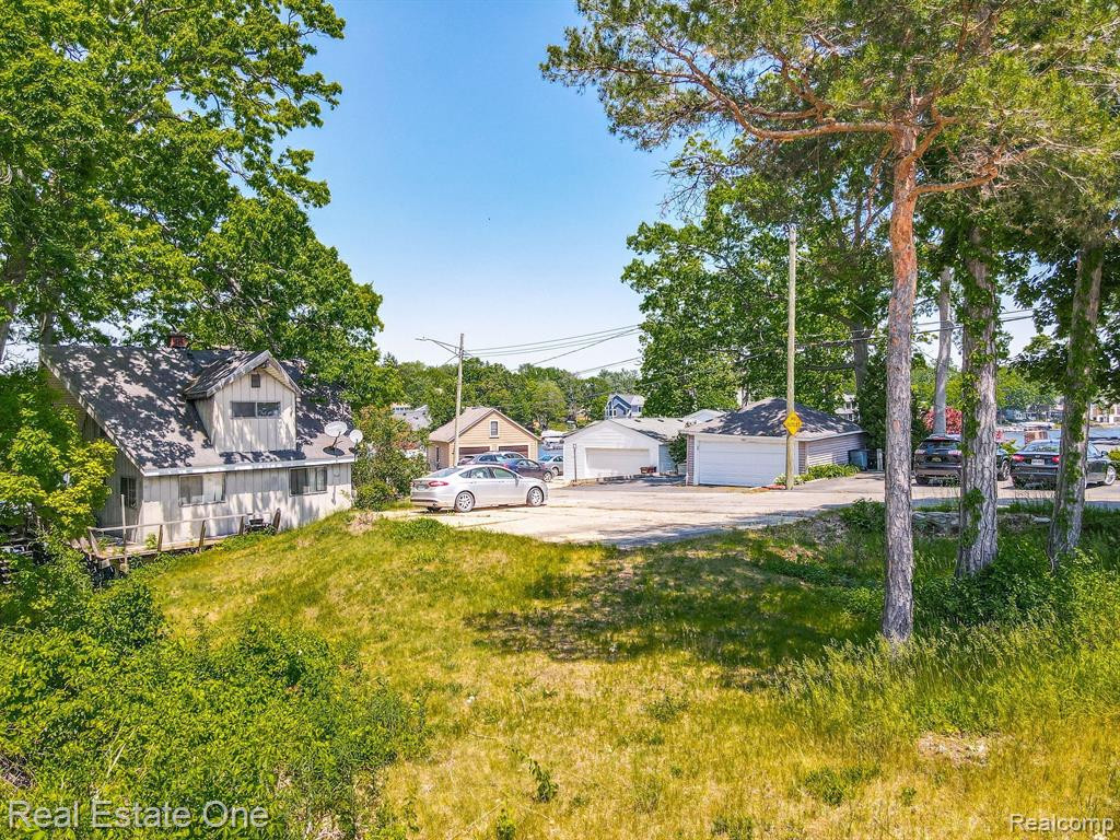 367 OAK Lane, Lake Orion, MI 48362 — Photo 9