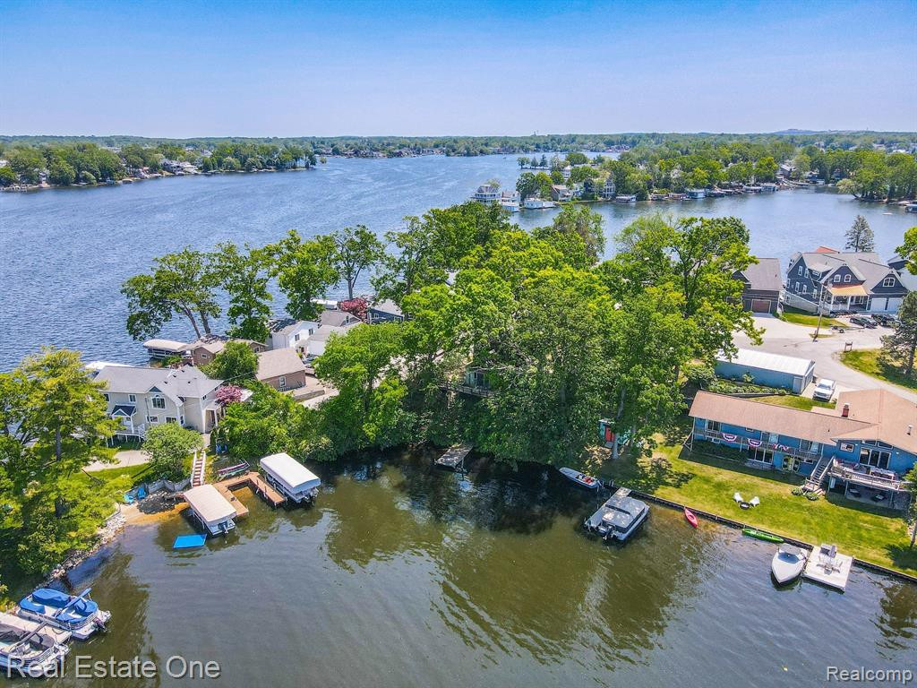 367 OAK Lane, Lake Orion, MI 48362 — Photo 10