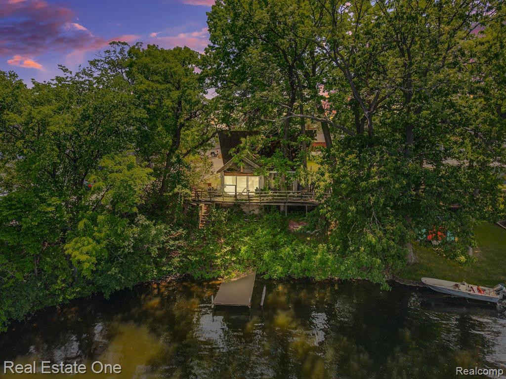 367 OAK Lane, Lake Orion, MI 48362 — Photo 13