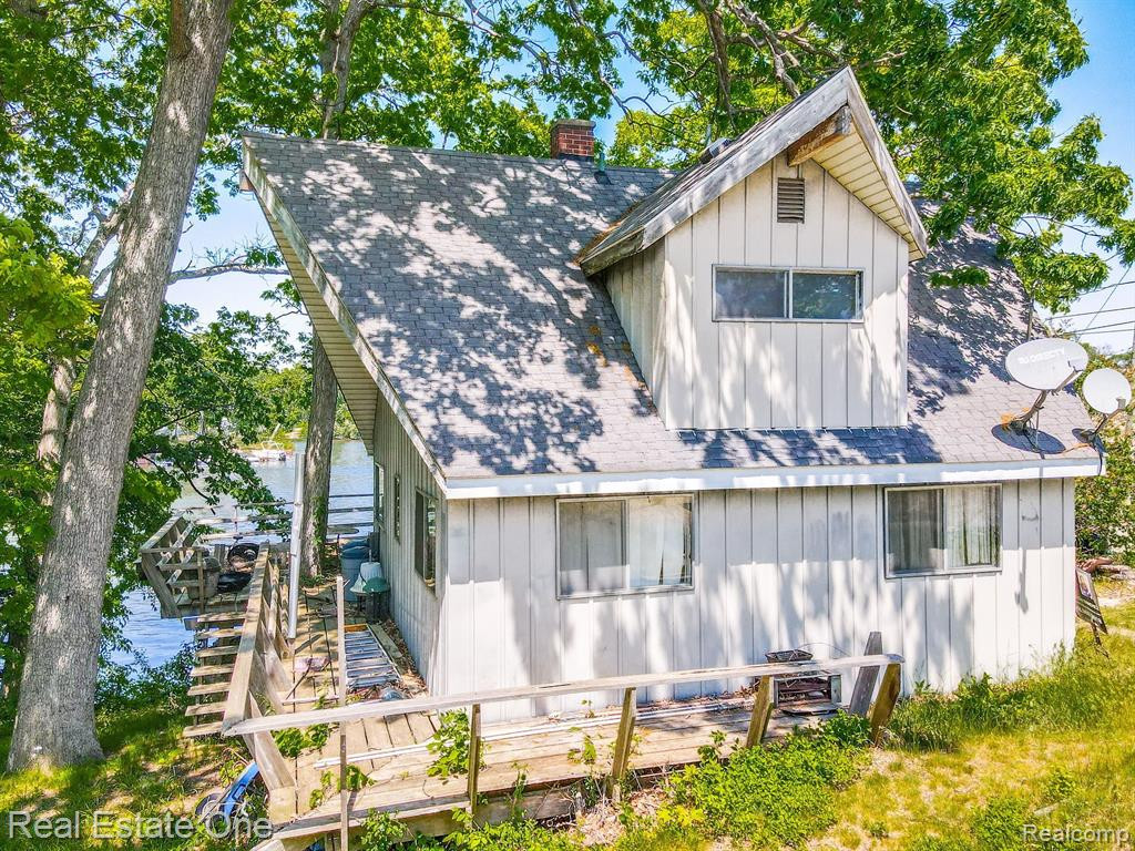 367 OAK Lane, Lake Orion, MI 48362 — front exterior