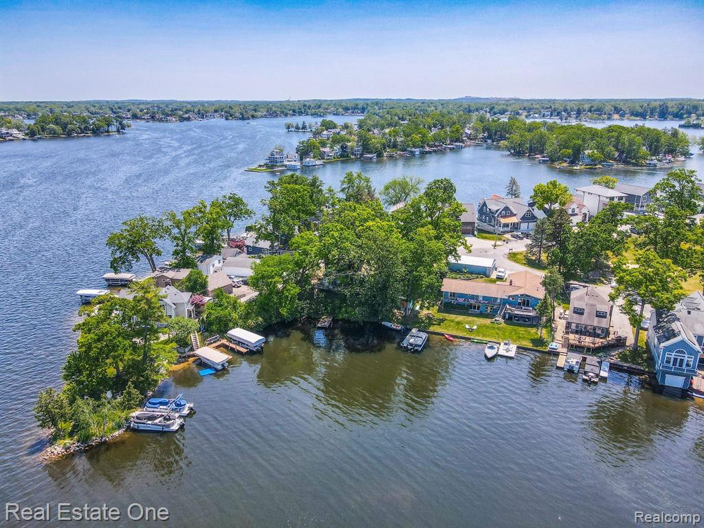 367 OAK Lane, Lake Orion, MI 48362 — Photo 14