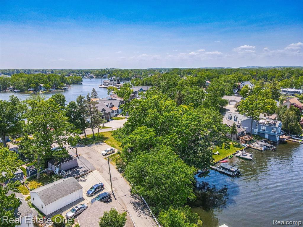 367 OAK Lane, Lake Orion, MI 48362 — Photo 15