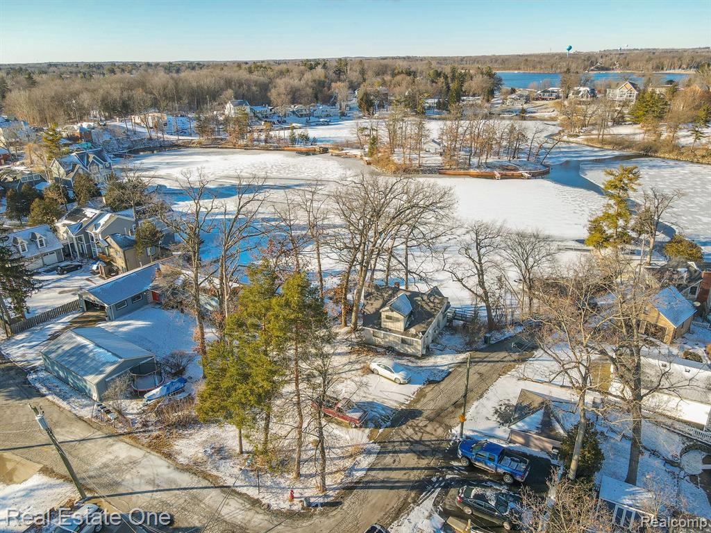 367 OAK Lane, Lake Orion, MI 48362 — Photo 18