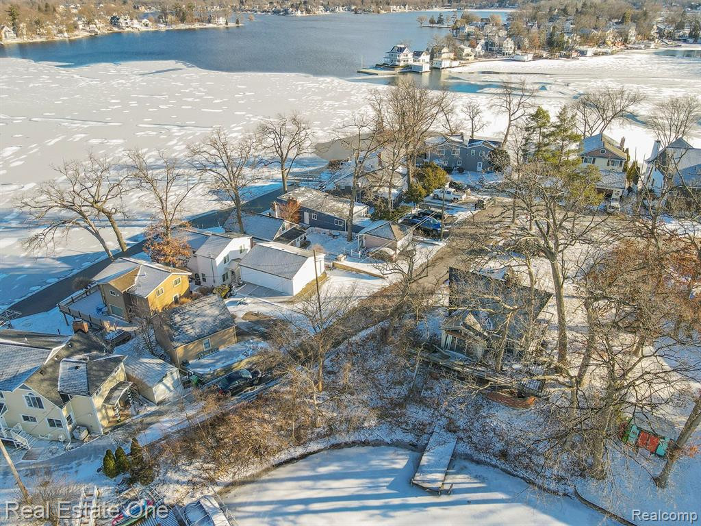 367 OAK Lane, Lake Orion, MI 48362 — Photo 21