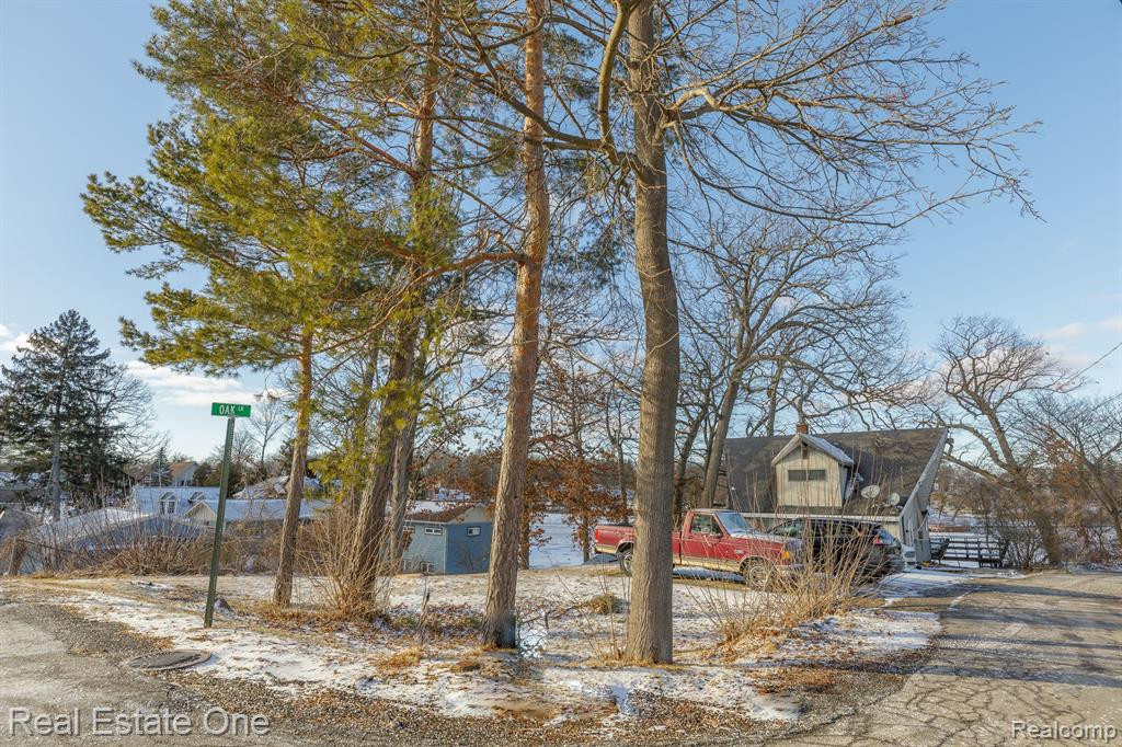 367 OAK Lane, Lake Orion, MI 48362 — Photo 23