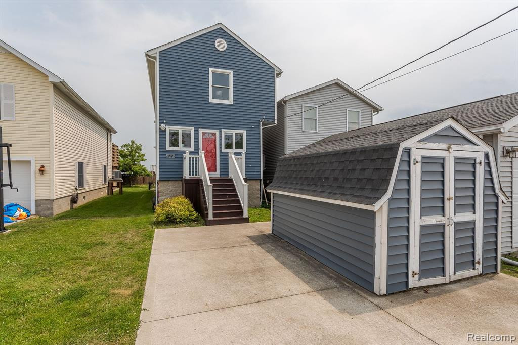 6988 LAKESHORE Drive, Newport, MI 48166 — front exterior