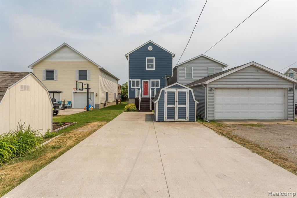 6988 LAKESHORE Drive, Newport, MI 48166 — Photo 2